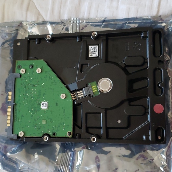 Seagate BarraCuda 3.5" Internal Drive 1 TB (new) - Picture 3 of 6